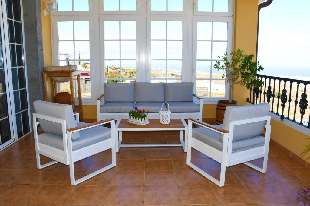 Pedro's house with fantastic views photo 4