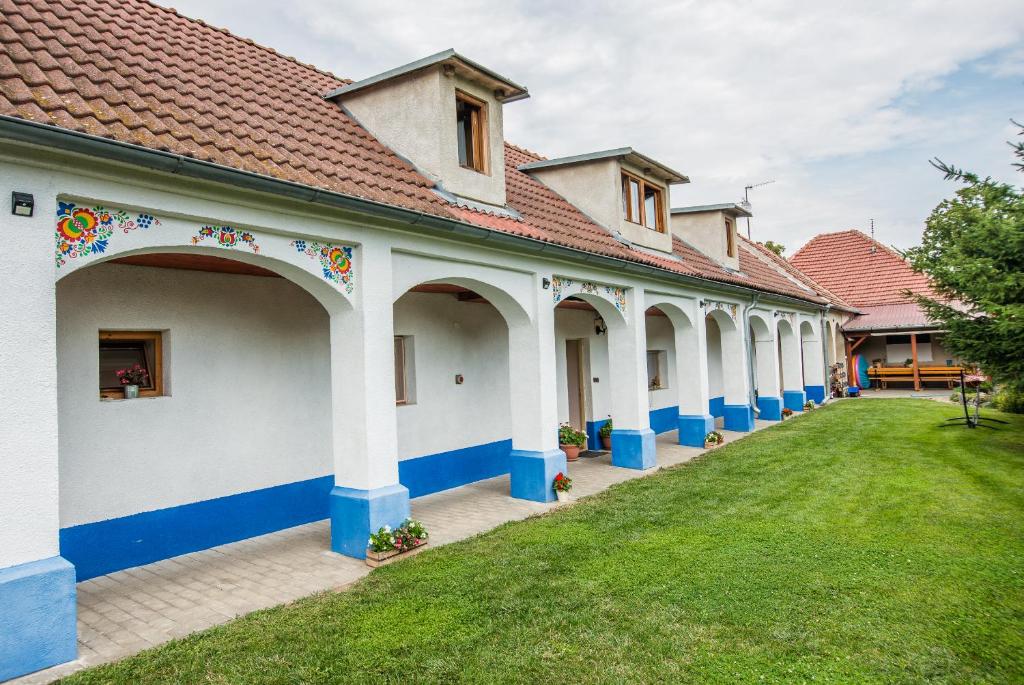 Malovaný dvoreček photo 1