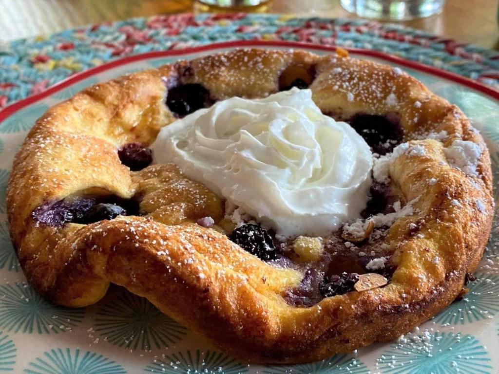 Plain & Fancy Bed & Breakfast photo 1