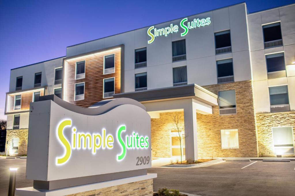 Simple Suites Boise Airport image