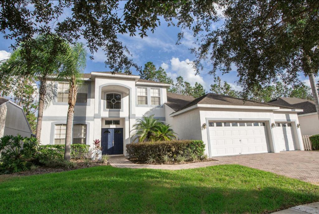 Two Master Suites with Huge Pool Golf Community