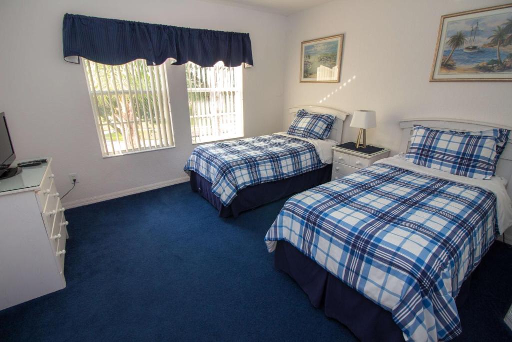 Two Master Suites with Huge Pool Golf Community photo 4
