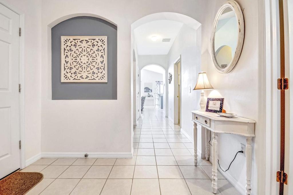 Beautifully Decorated Remodeled Pool Home photo 1
