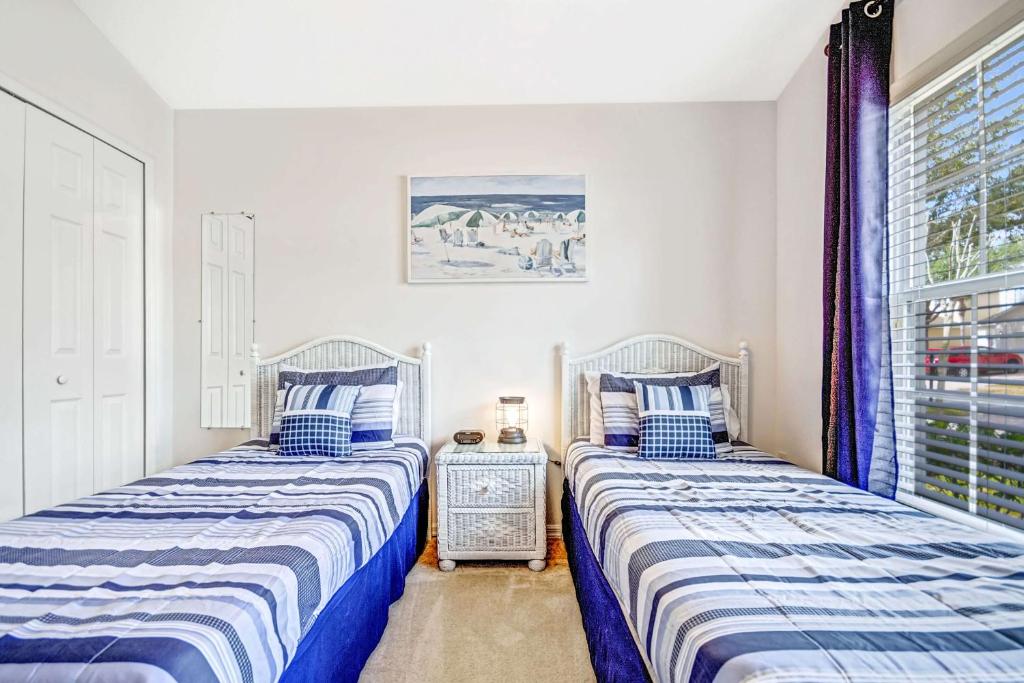 Beautifully Decorated Remodeled Pool Home photo 2