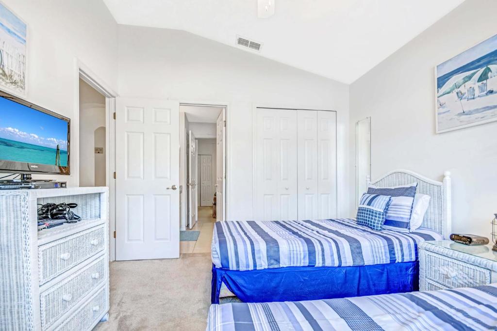 Beautifully Decorated Remodeled Pool Home photo 3