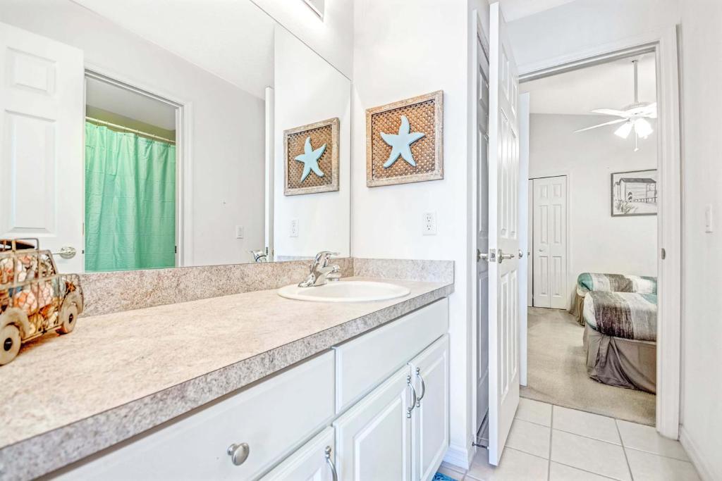 Beautifully Decorated Remodeled Pool Home photo 4