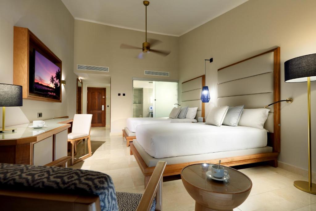 Двухместный (Номер Делюкс у бассейна), Grand Palladium