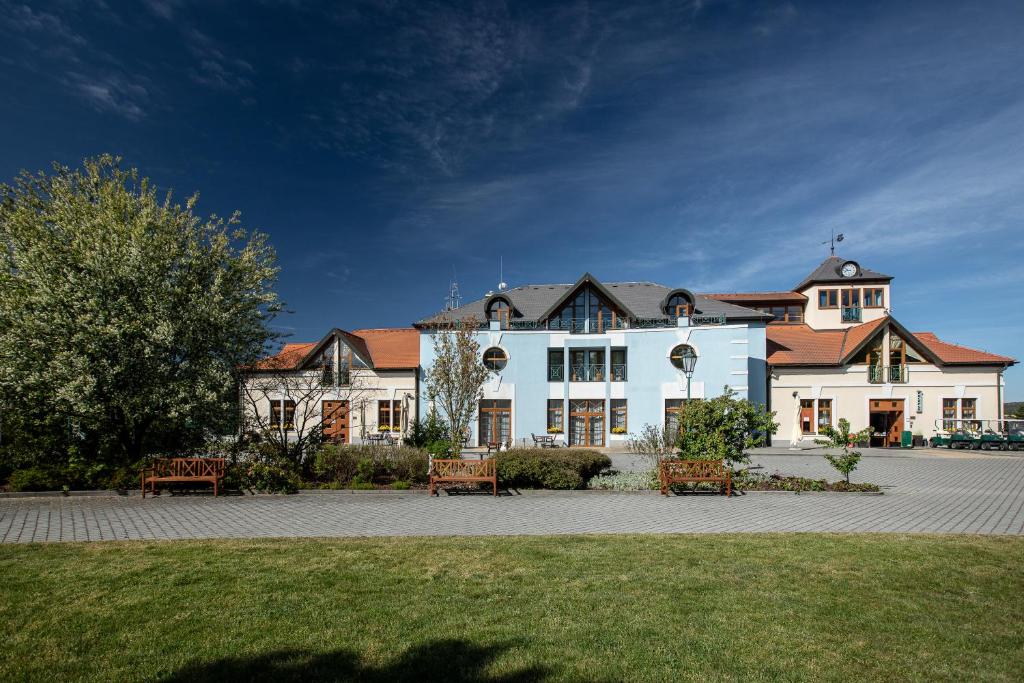 Darovanský Dvůr - Wellness & Golf Hotel photo 4