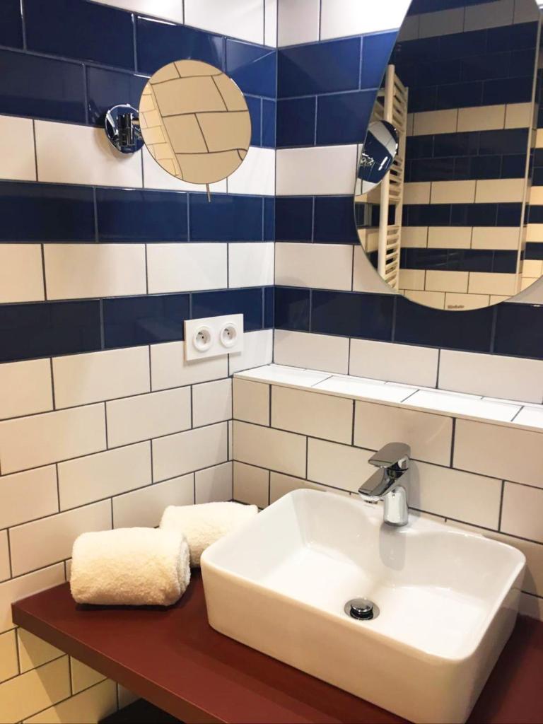 Grande Plaisance Accommodation - Access to Rooftop and Basin included