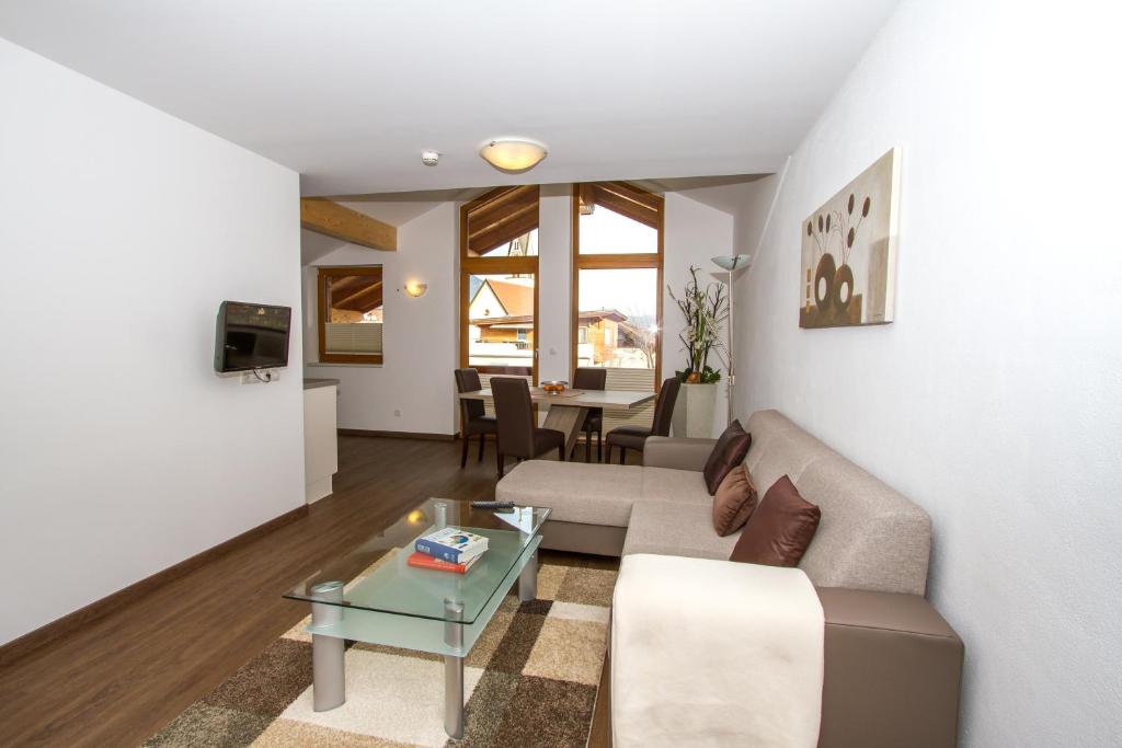 Апартаменты (Семейные апартаменты (для 2 взрослых + 2 детей)), Hotel Huberhof