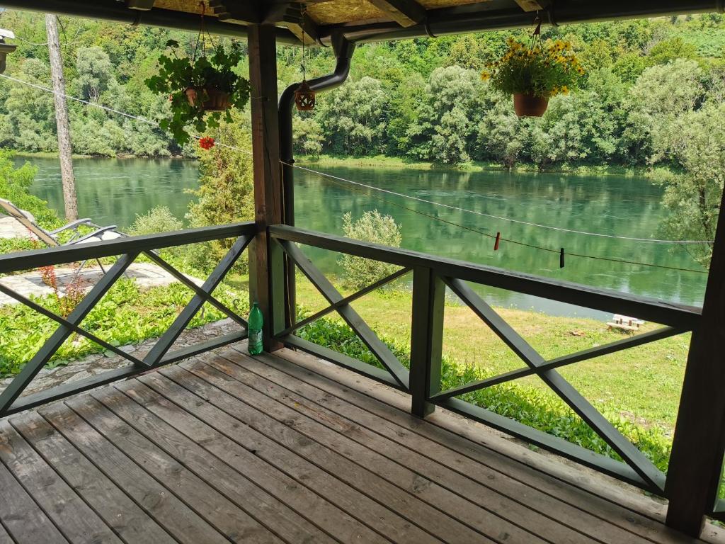 Brvnara na obali reke Drine photo 2