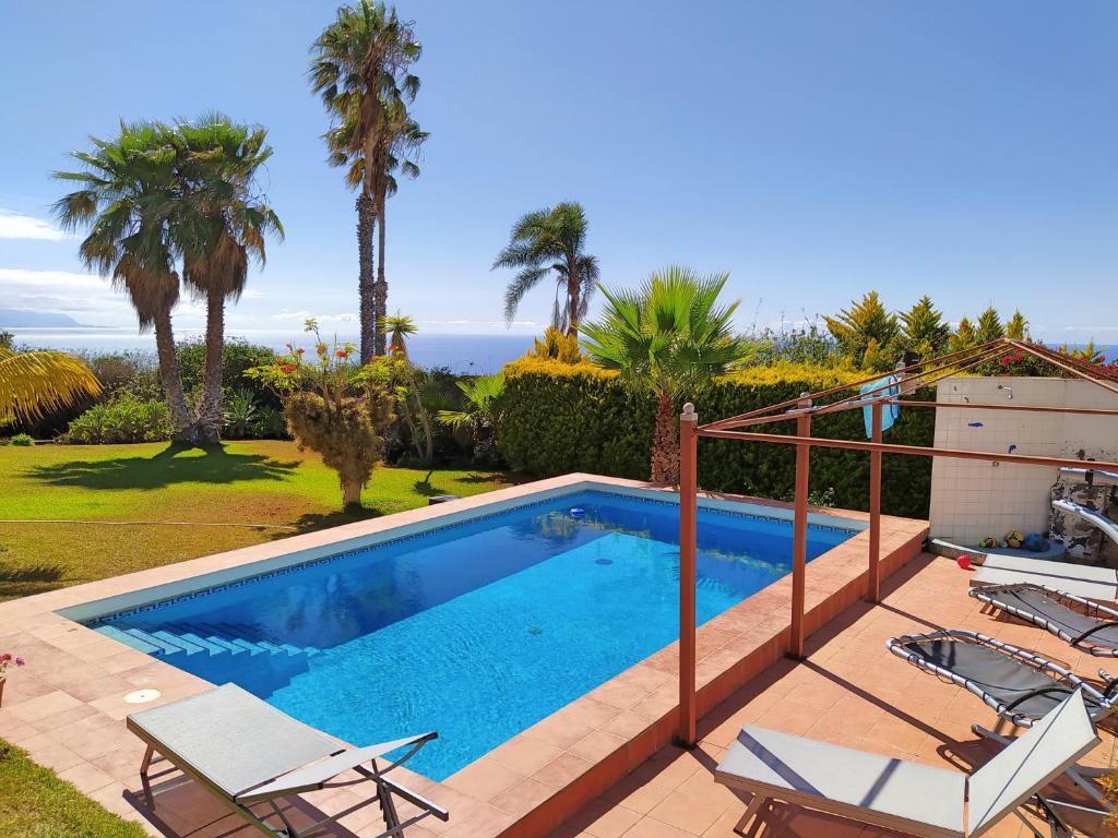 Villa Carioca - with private pool, marvelous garden and amazing ocean view photo 2