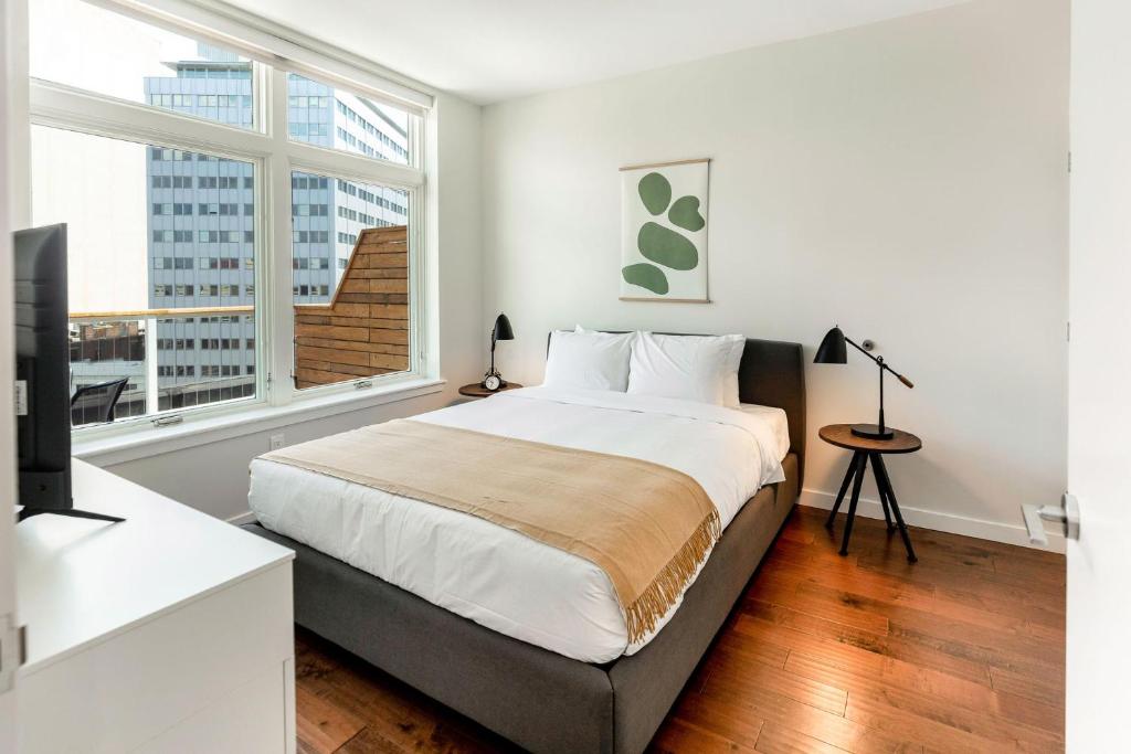 Kislak 603 1BR Penthouse with Stunning Rooftop Terrace image
