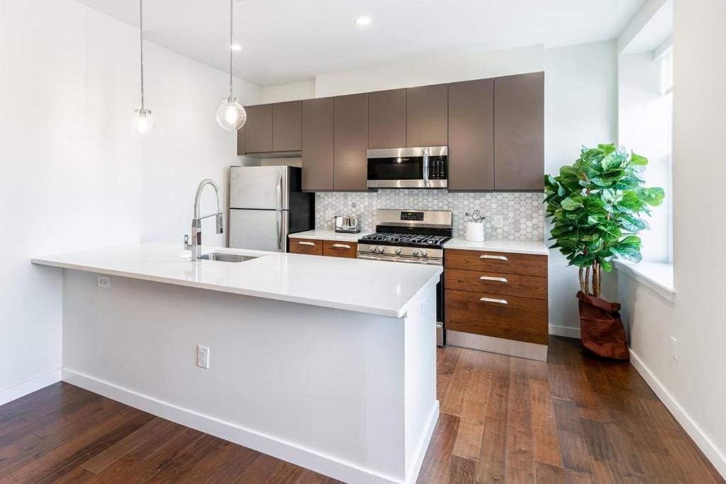 Kislak 301Chic Studio in the Heart of Downtown image