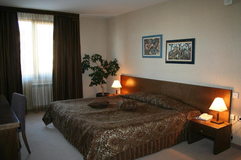 Сьюит (Люкс с 2 спальнями и балконом), Evelina Palace Hotel