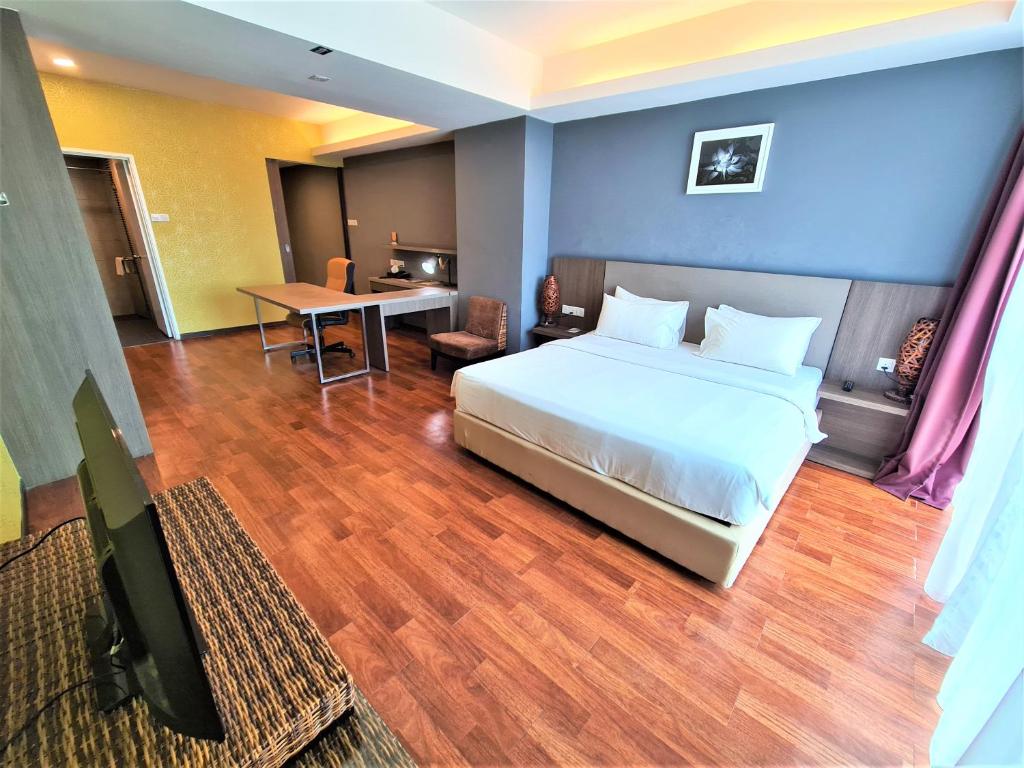 Nexus Regency Suites & Hotel photo 4