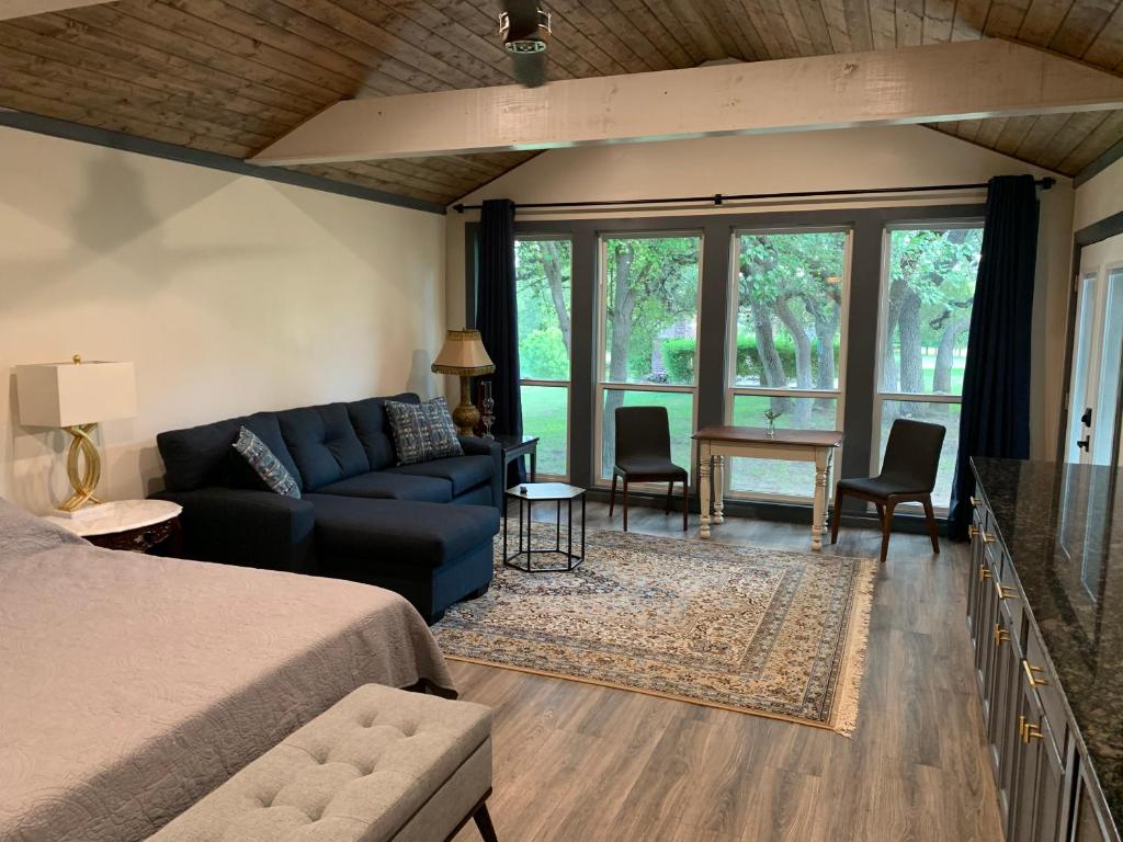 Salado Cottage Retreat near Downtown photo 1