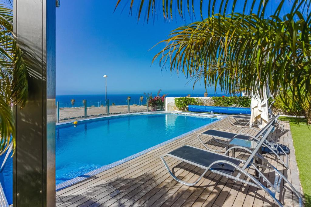 Villa Eleonora, Luxury Villa with Heated Pool Ocean View in Adeje, Tenerife photo 2