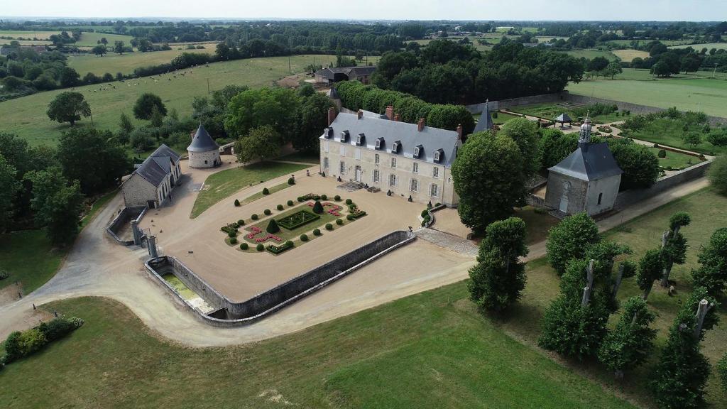Le Château d'Hauterives photo 2