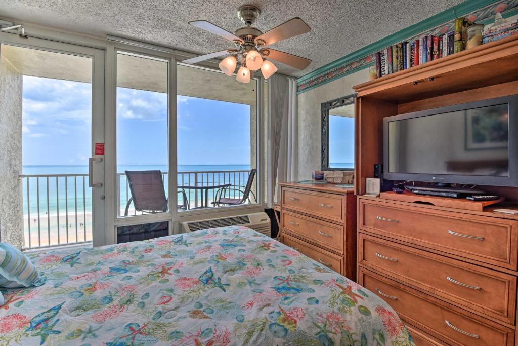 Oceanfront Studio with Balcony, Walk to Attractions! photo 1