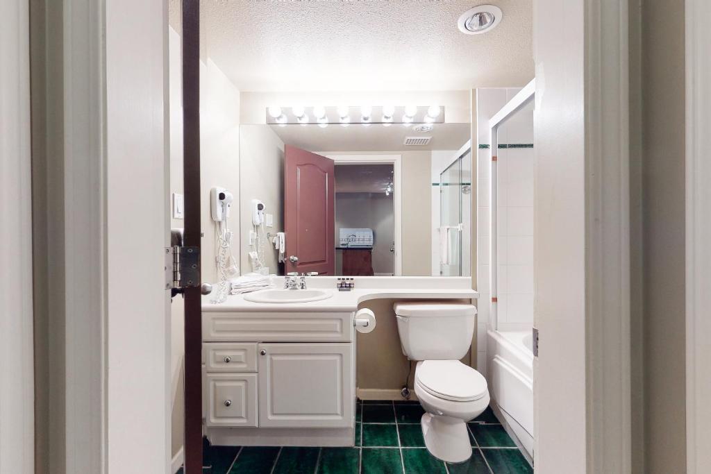 Town Plaza Suites photo 2