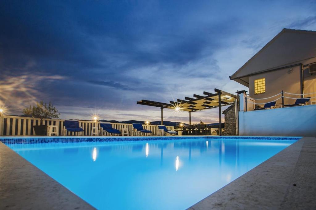 Holiday home Leko with outdoor pool and hot tub , can fit 22 people photo 1