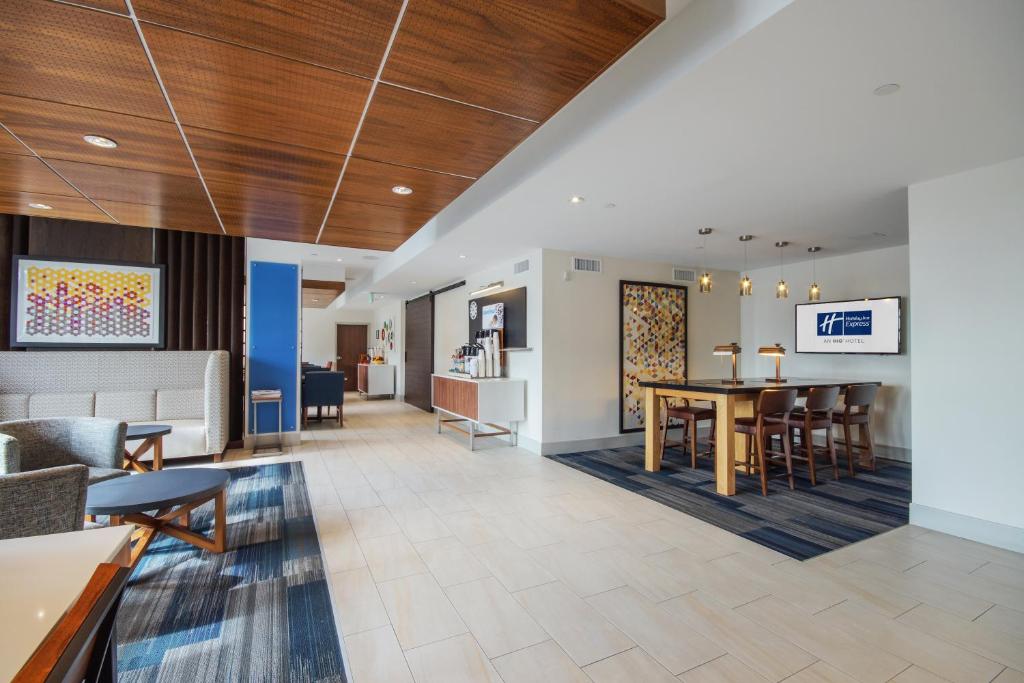 Holiday Inn Express Mira Mesa-San Diego, an IHG Hotel image