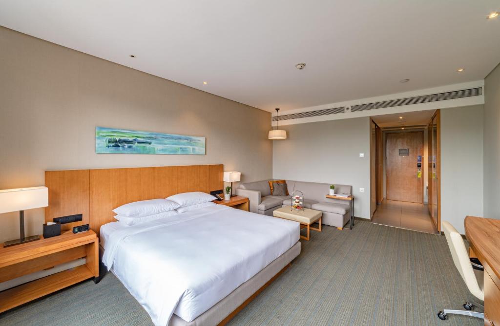 Двухместный (Номер с кроватью размера «king-size» и видом на горы), Hyatt Place Foshan Lishui