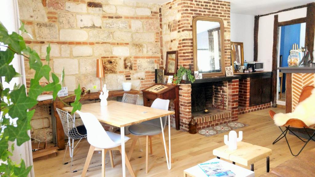 -La Batisse -Parking privé -Coeur historique -La Clef de Honfleur
