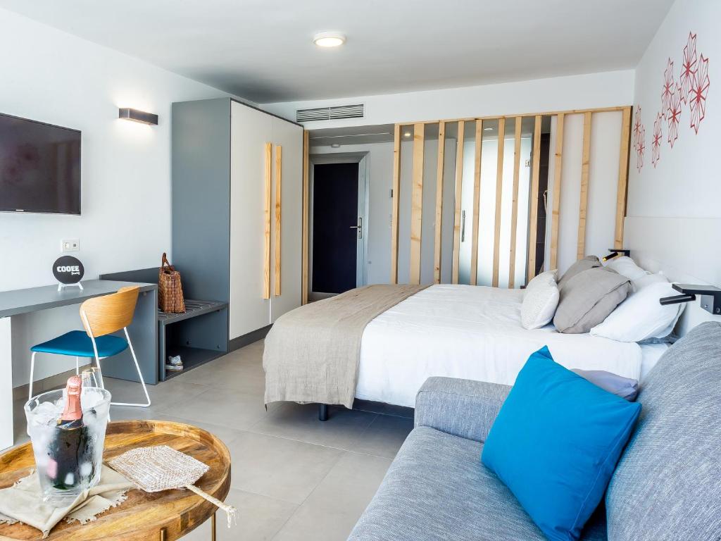 Сьюит (Полулюкс с балконом), Hotel Cooee Taimar