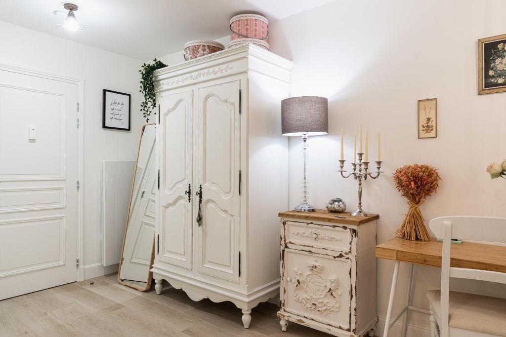 The French Boudoir - Thumbnail image