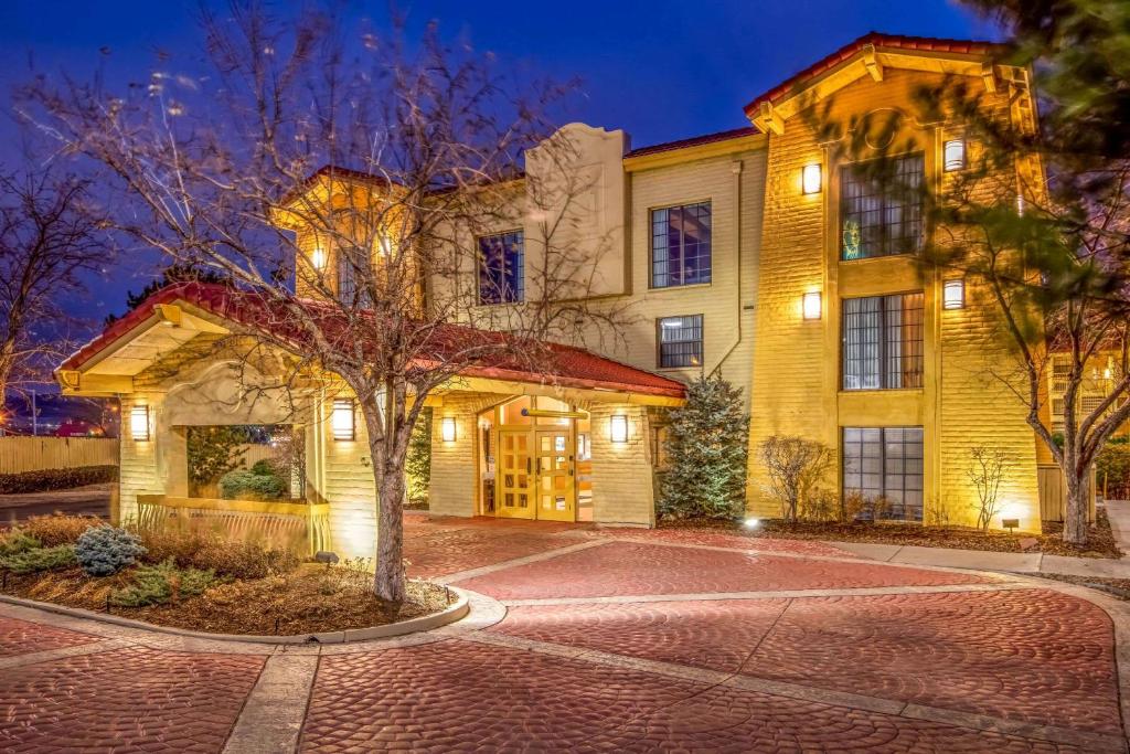 La Quinta Inn by Wyndham Colorado Springs Garden of the Gods photo 3