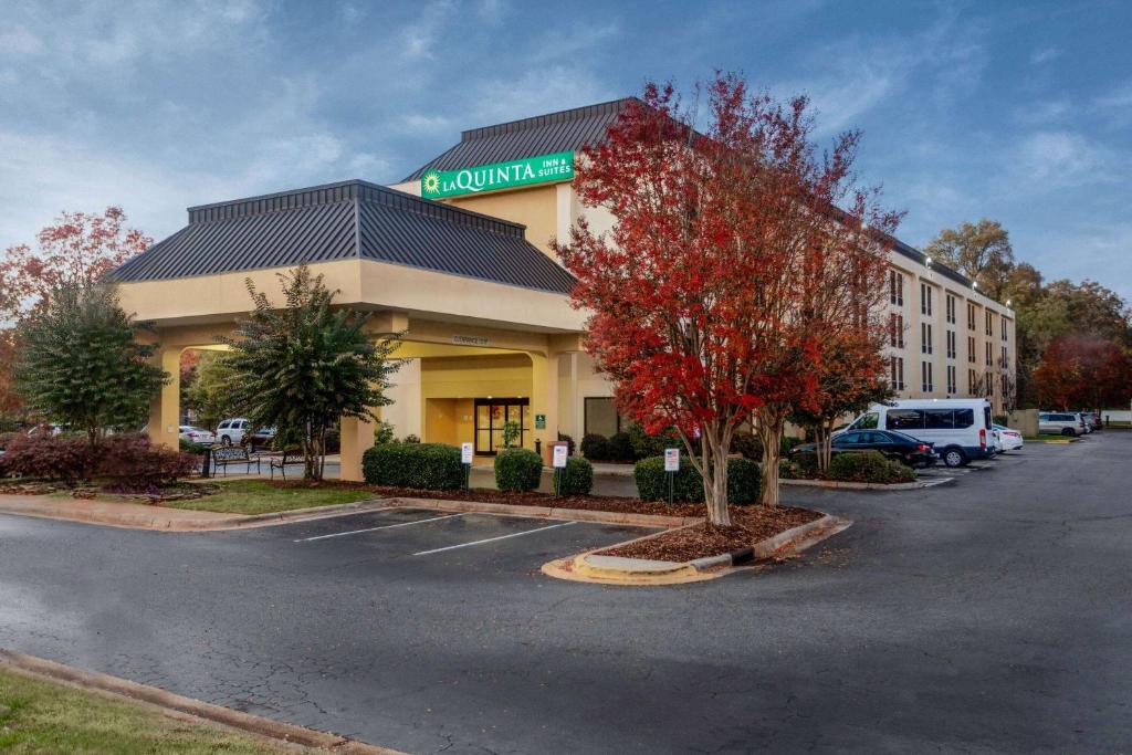 CLT Airport Inn & Suites image