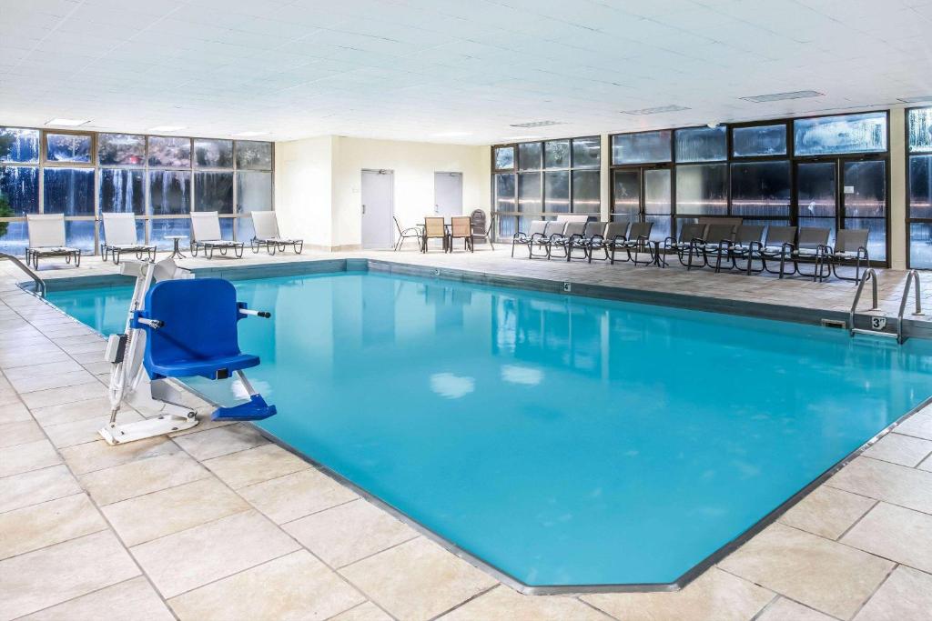 La Quinta Inn by Wyndham Davenport & Conference Center photo 1