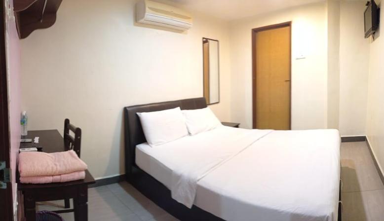 Starview Hotel Room Type - Deluxe Double Room with Shower