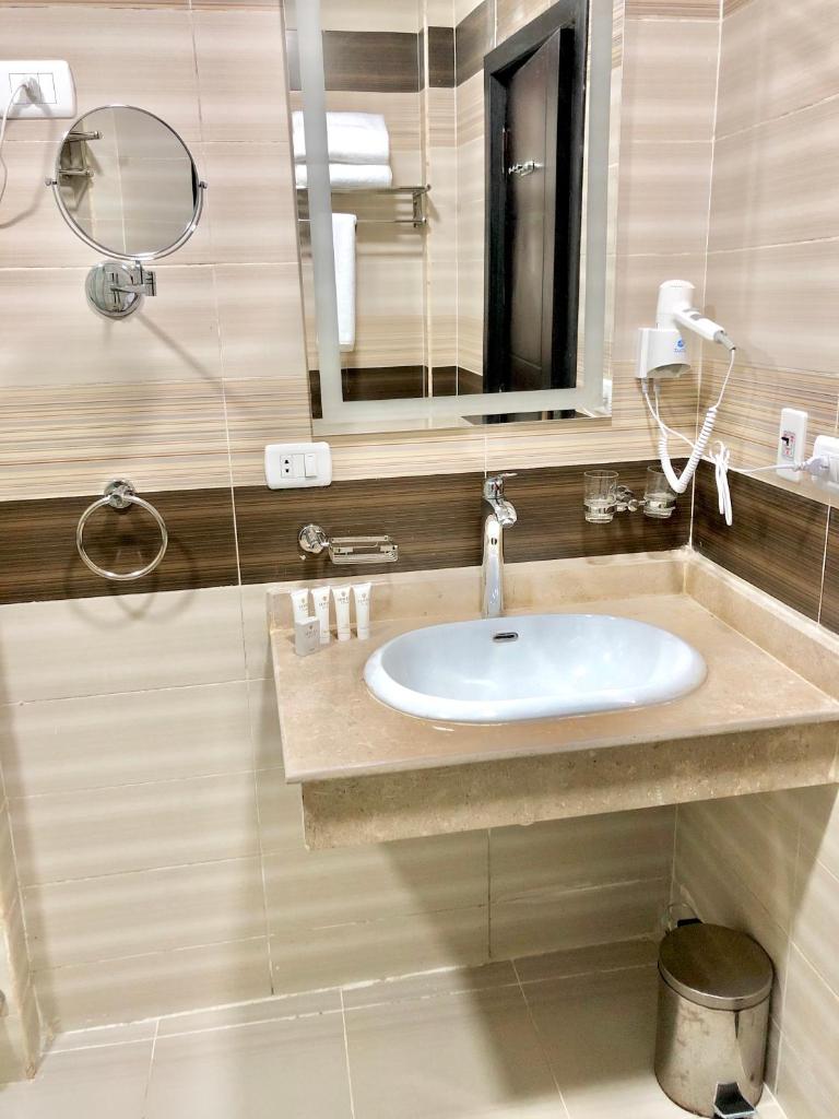 Двухместный (Двухместный номер эконом-класса с 1 кроватью), Jewel Dokki Hotel