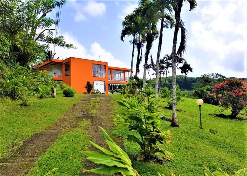 Maison de 2 chambres avec vue sur la mer jardin clos et wifi a saint joseph