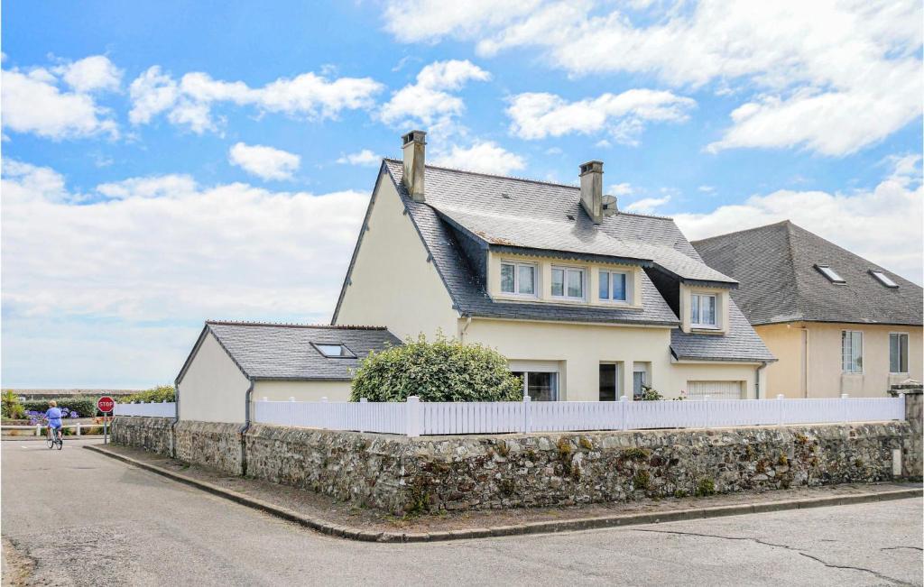 Beautiful Home In Quinville With 5 Bedrooms And Wifi