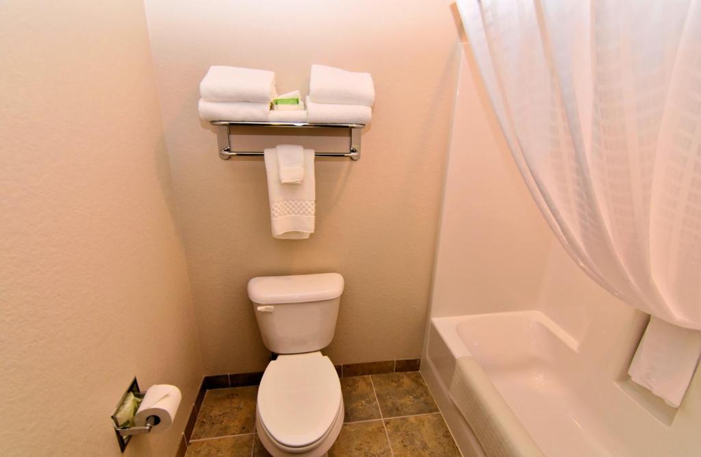 Cobblestone Inn & Suites - Newton photo 2