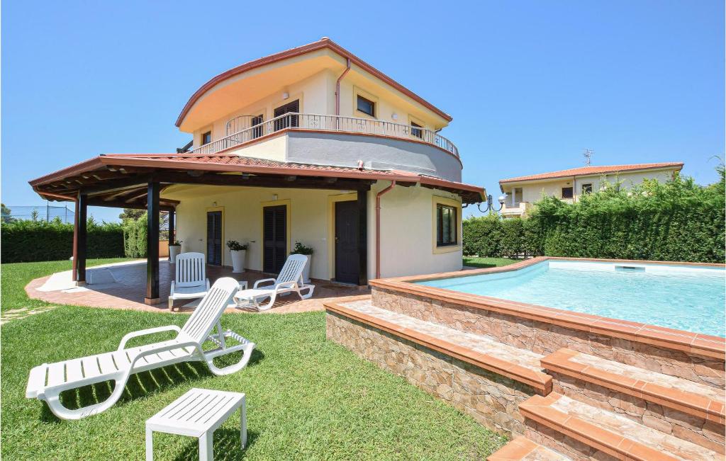 Amazing Home In Sangineto Lido With 6 Bedrooms, Wifi And Outdoor Swimming Pool