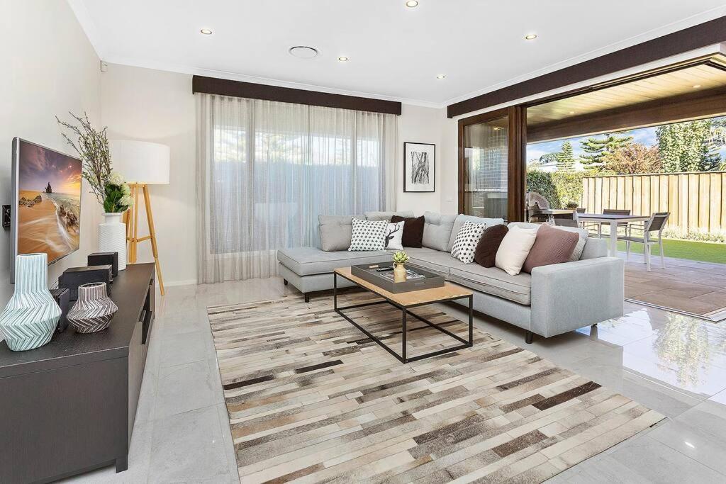 Luxury Brand New Home photo 1