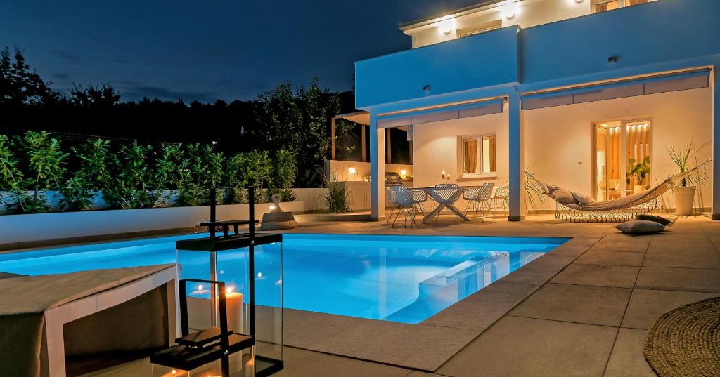 Marula holiday home - with heated pool photo 2