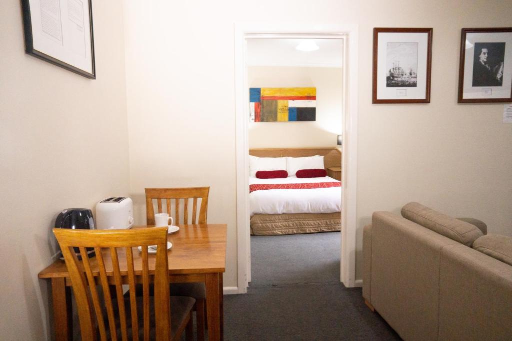 Admiralty Inn photo 3