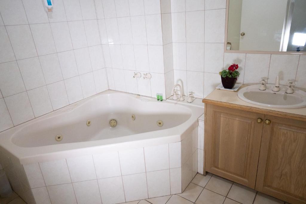 Admiralty Inn photo 4