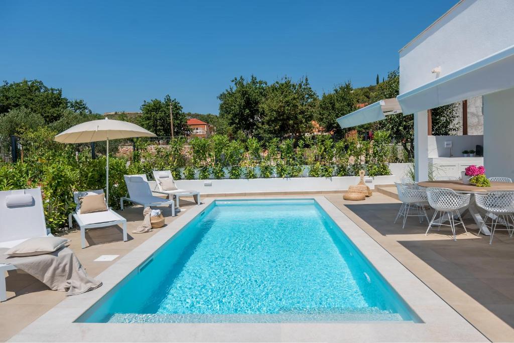 Marula holiday home - with heated pool photo 3