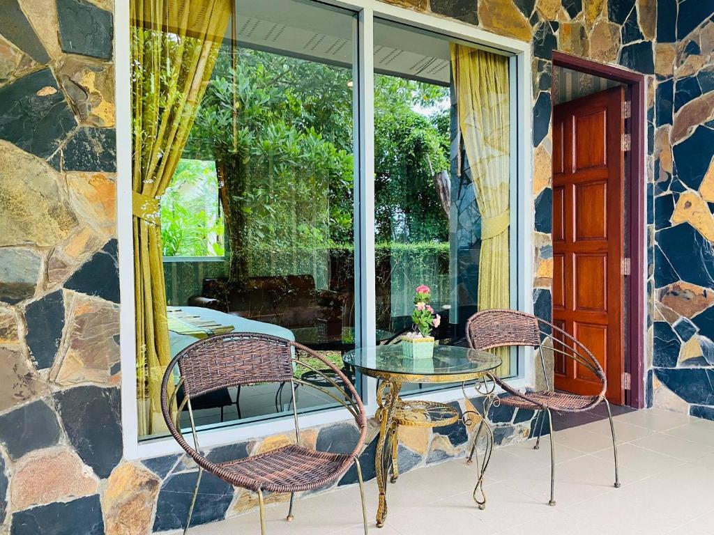 Двухместный (Улучшенный двухместный номер с 1 кроватью и балконом), Canal Resort