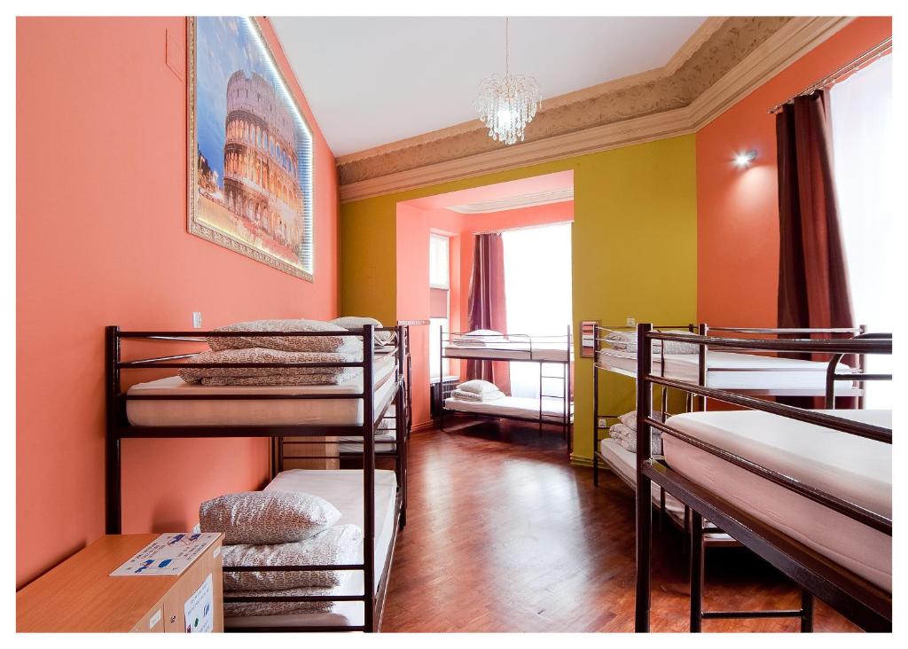 Номер (Односпальная кровать в общем номере с 10 кроватями), One World Hostel