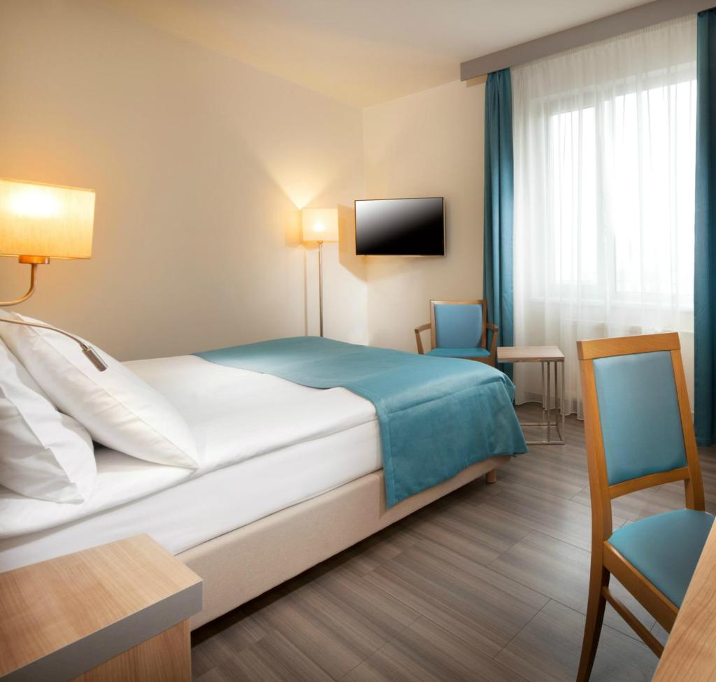 Сьюит (Представительский люкс с кроватью размера «king-size»), Отель Holiday Inn Prague Congress Centre