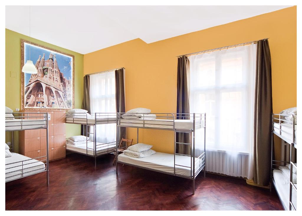 Номер (Односпальная кровать в общем номере с 10 кроватями), One World Hostel