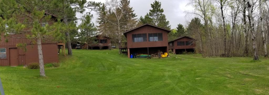 Evergreen Bay Resort Lake Cabin near Itasca photo 1